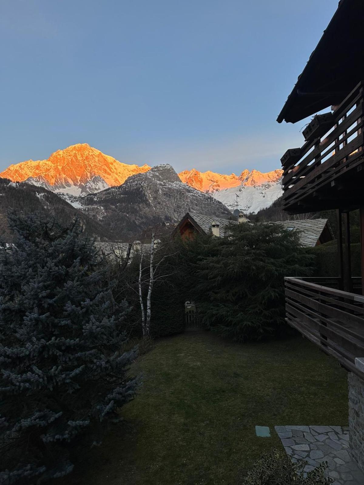 Courmayeur~Navetta Gratuita Per Il Centro+Impianti Екстериор снимка